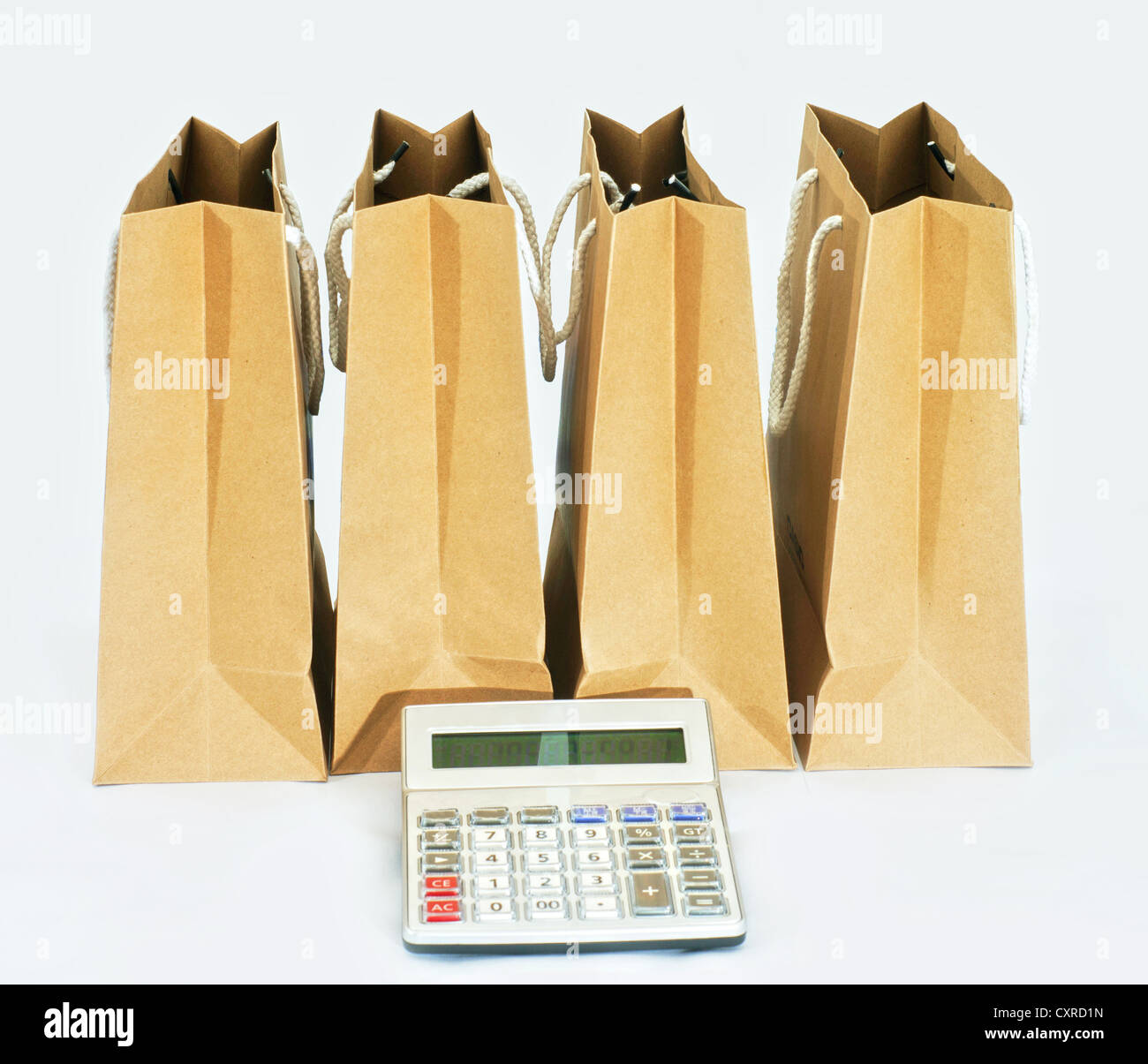 Einkaufstasche und Rechner isoliert auf weißem Hintergrund Stockfoto