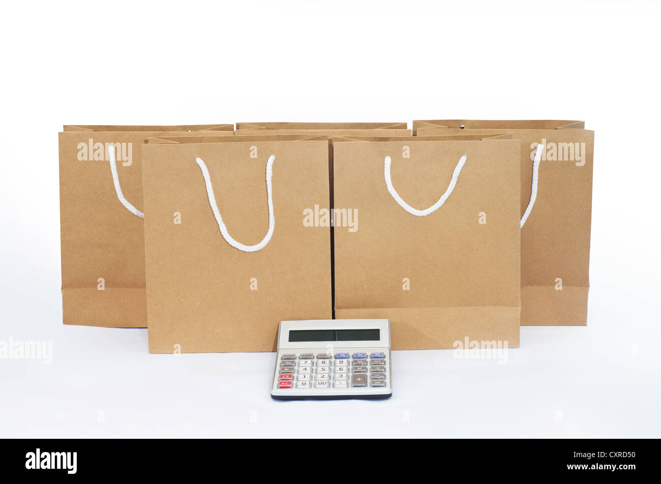 Einkaufstasche und Rechner isoliert auf weißem Hintergrund Stockfoto