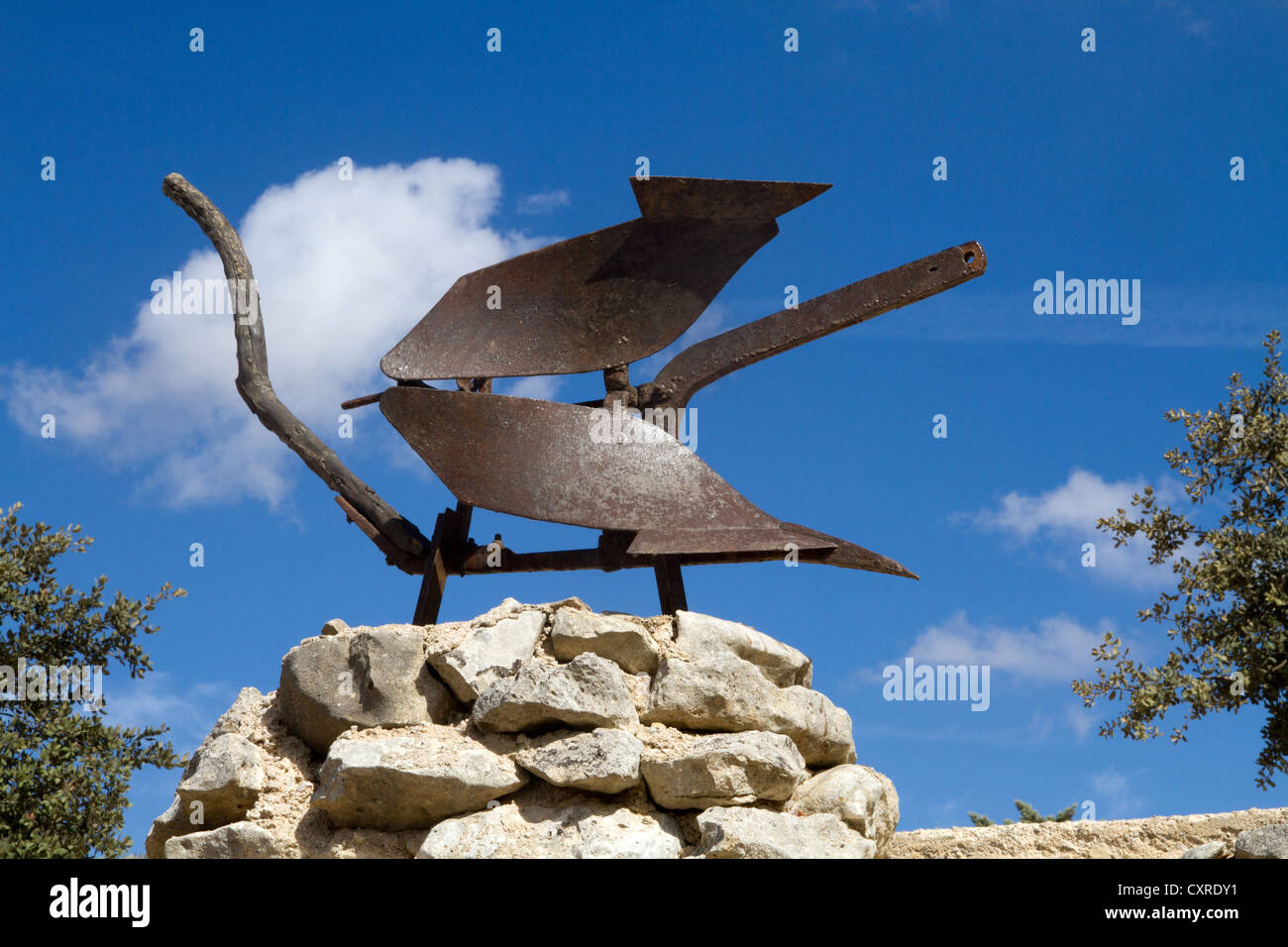 alte landwirtschaftliche Tool implementieren Heiligtum de Nostra Senyora de Cura Puig de Randa Mallorca Balearen Spanien Stockfoto