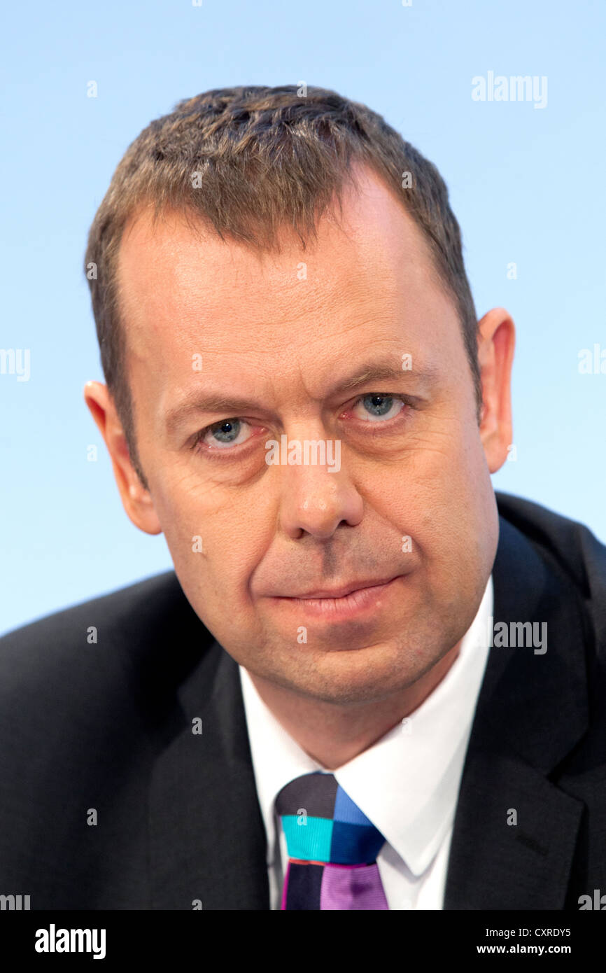 Torsten Oletzky, Vorstandsmitglied der Münchener Rück Versicherungsgesellschaft und Vorstandsvorsitzender der Ergo Versicherungsgruppe, während die Presse Stockfoto