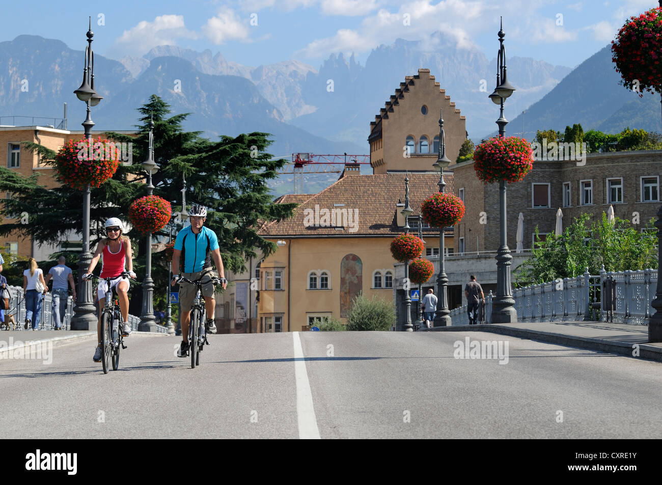 Paar Elektro Fahrrad in Bozen, Provinz von Bolzano-Bozen, Italien, Europa Stockfoto