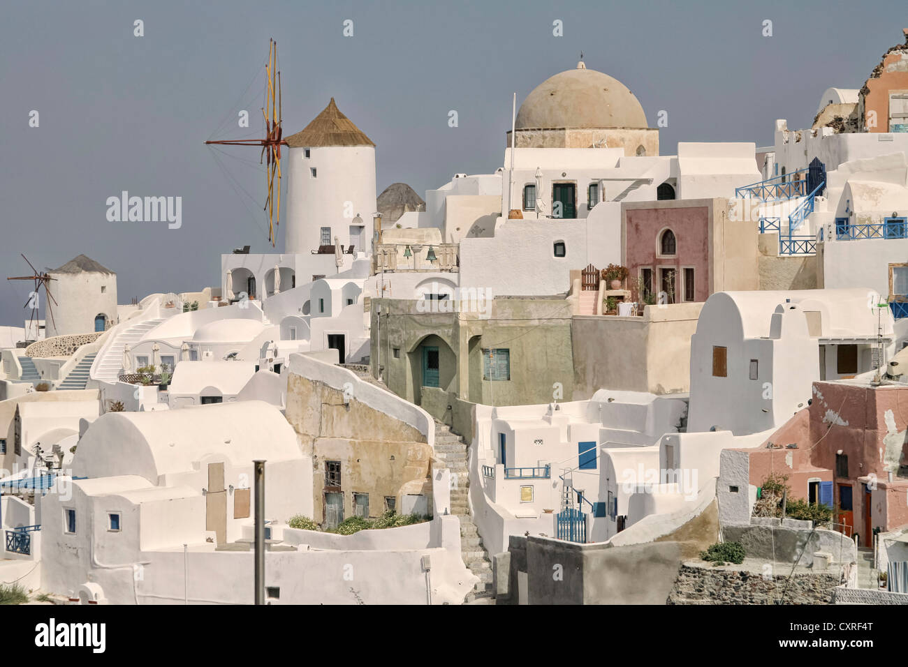 Blick auf das Dorf Oia, Santorin, Kykladen, Griechenland, Europa Stockfoto