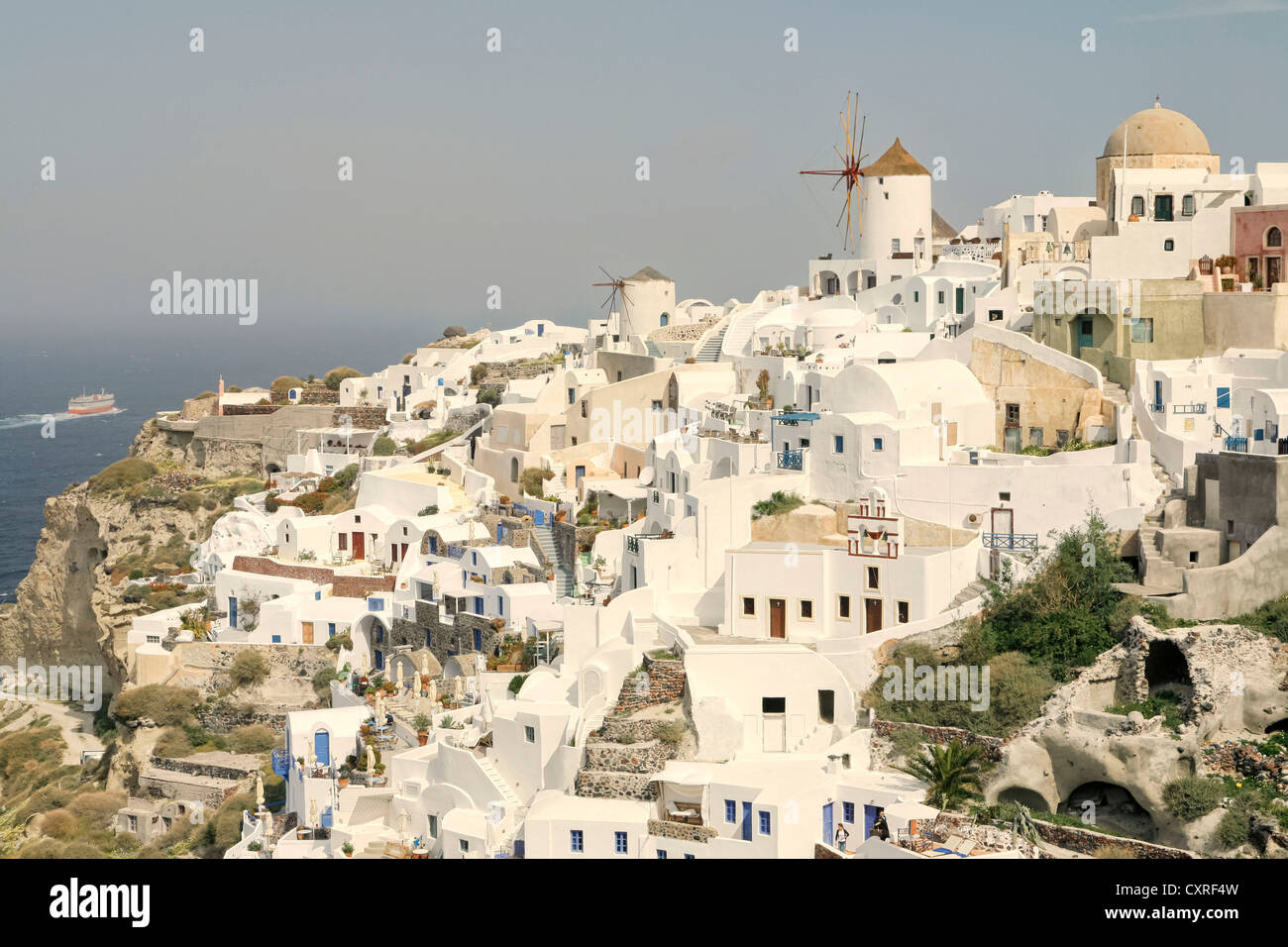 Blick auf das Dorf Oia, Santorin, Kykladen, Griechenland, Europa Stockfoto