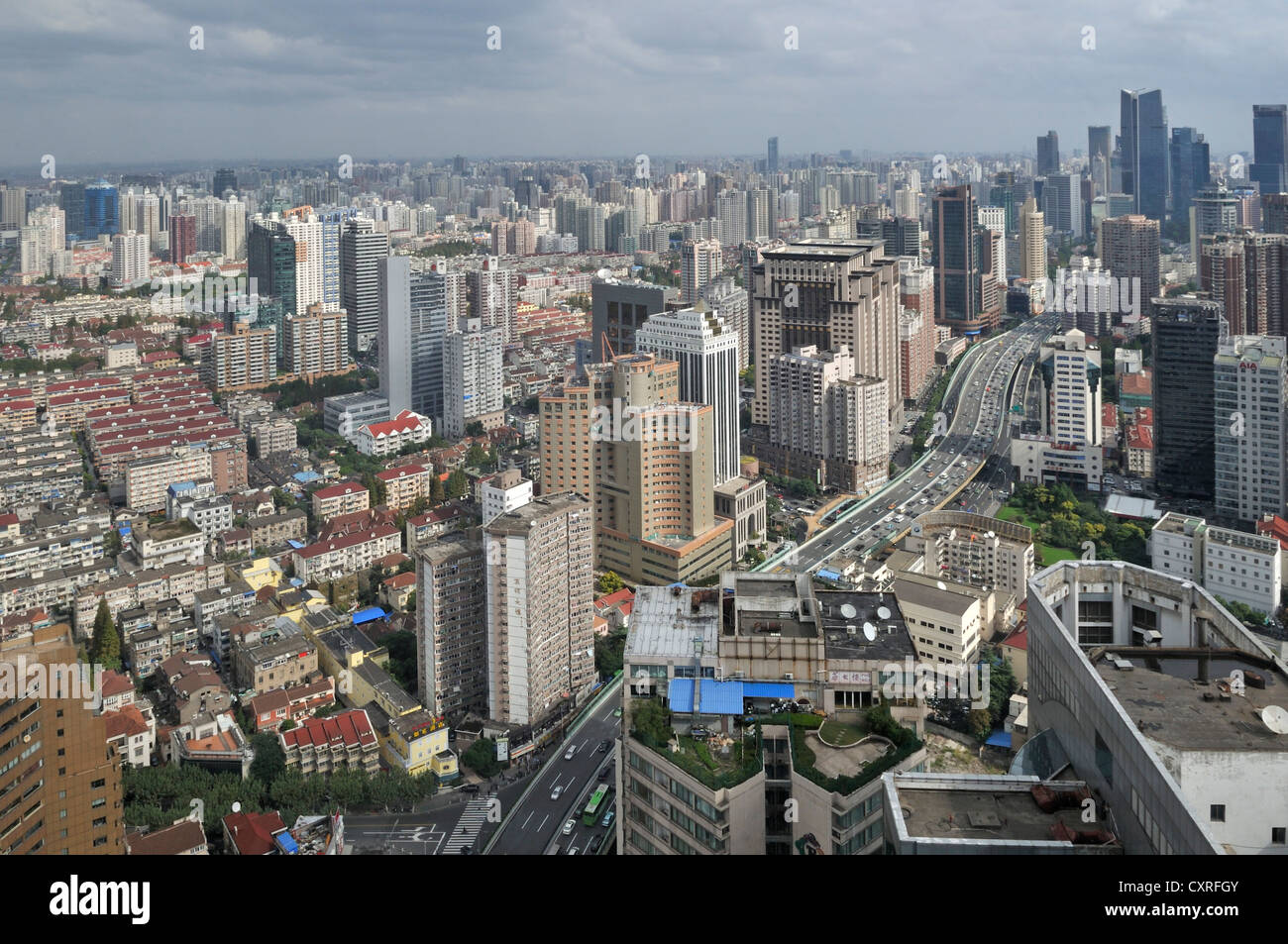 Aussicht auf die Innenstadt Shanghai wie gesehen von Longemont Hotel, Shanghai, China, Asien Stockfoto Aussicht auf die Innenstadt Shanghai wie gesehen von Longemont Hotel, Shanghai, China, Asien Stockfoto
