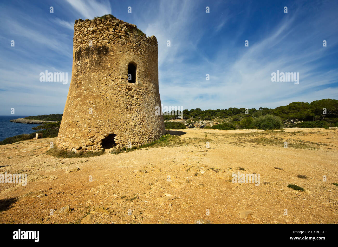 Mittelalterliche Wachturm an der Küste, Cala Pi, Mallorca, Balearen, Spanien, Europa Stockfoto