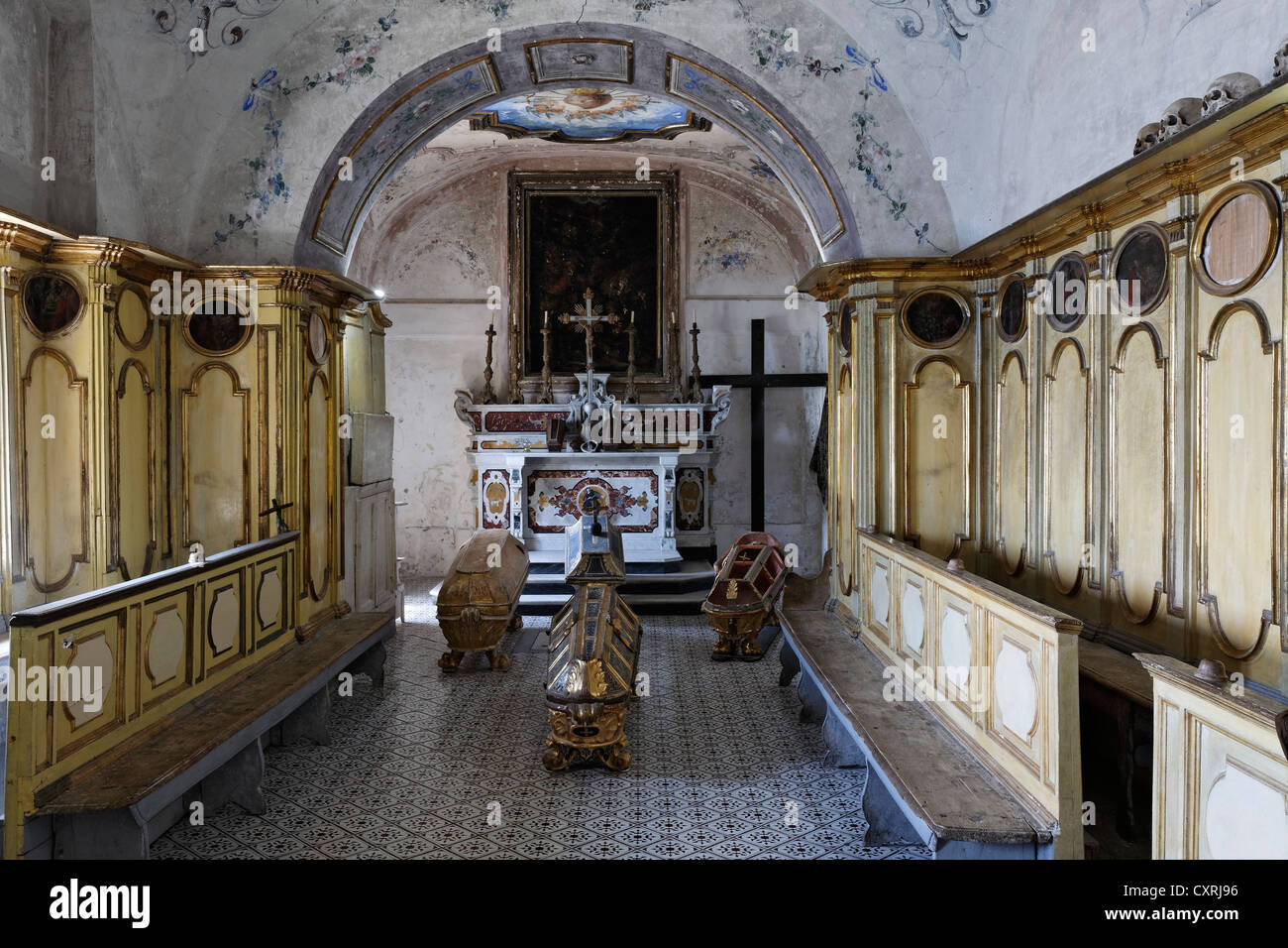 Historische Kapelle mit Särgen, Abtei von San Michele, Procida, Insel Procida, Golf von Neapel, Kampanien, Süditalien, Italien Stockfoto