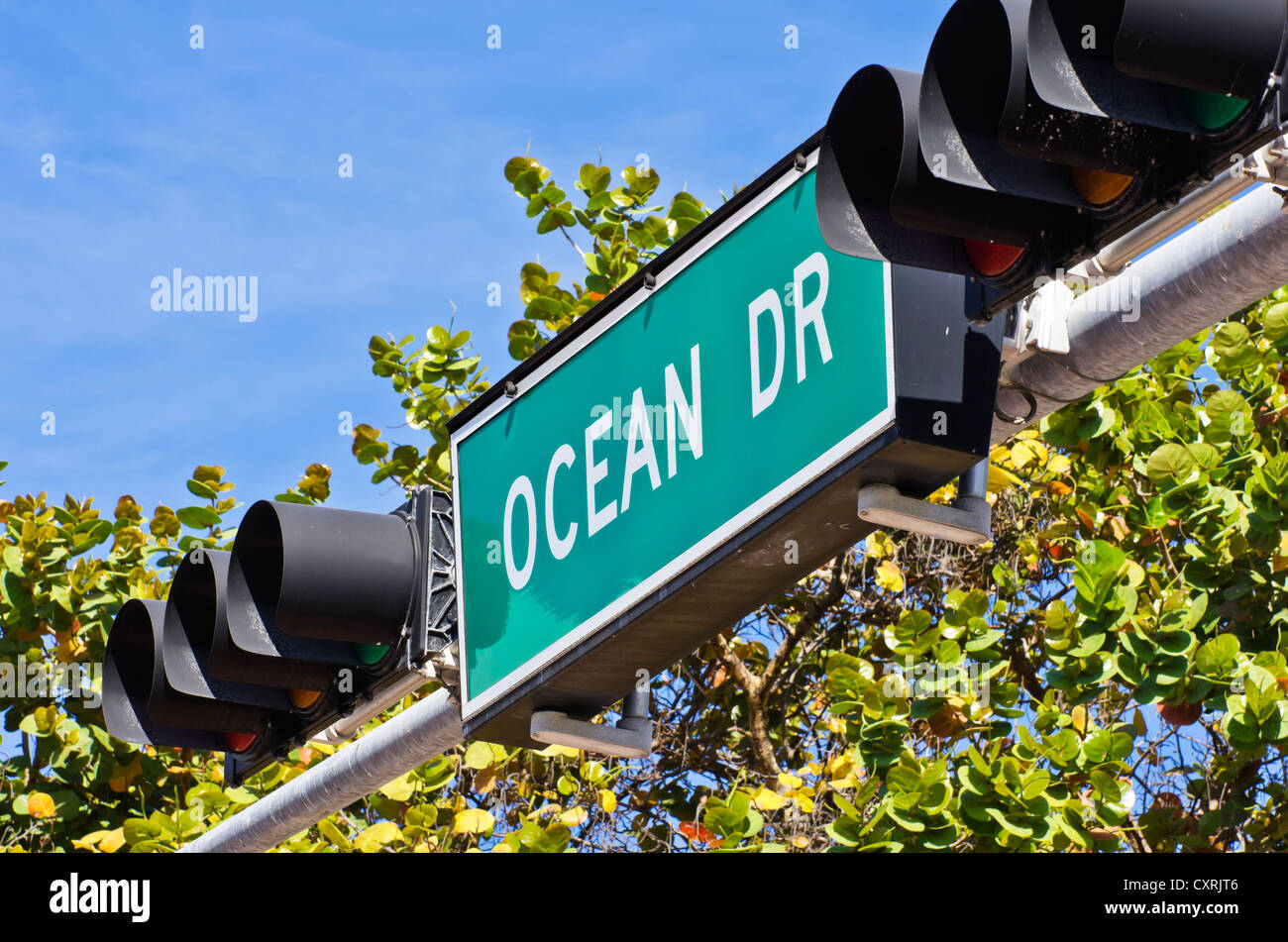 Ocean Drive Straßenschild mit Ampeln, Miami Beach, Florida, USA Stockfoto