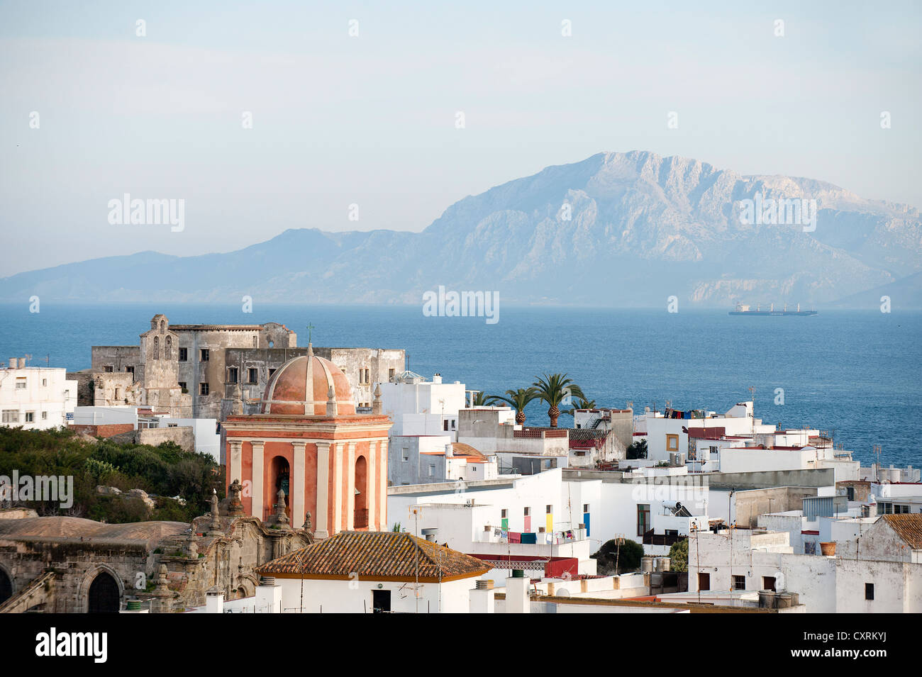 Altstadt von Tarifa mit Blick auf Marokko, Andalusien, Spanien, Europa Stockfoto
