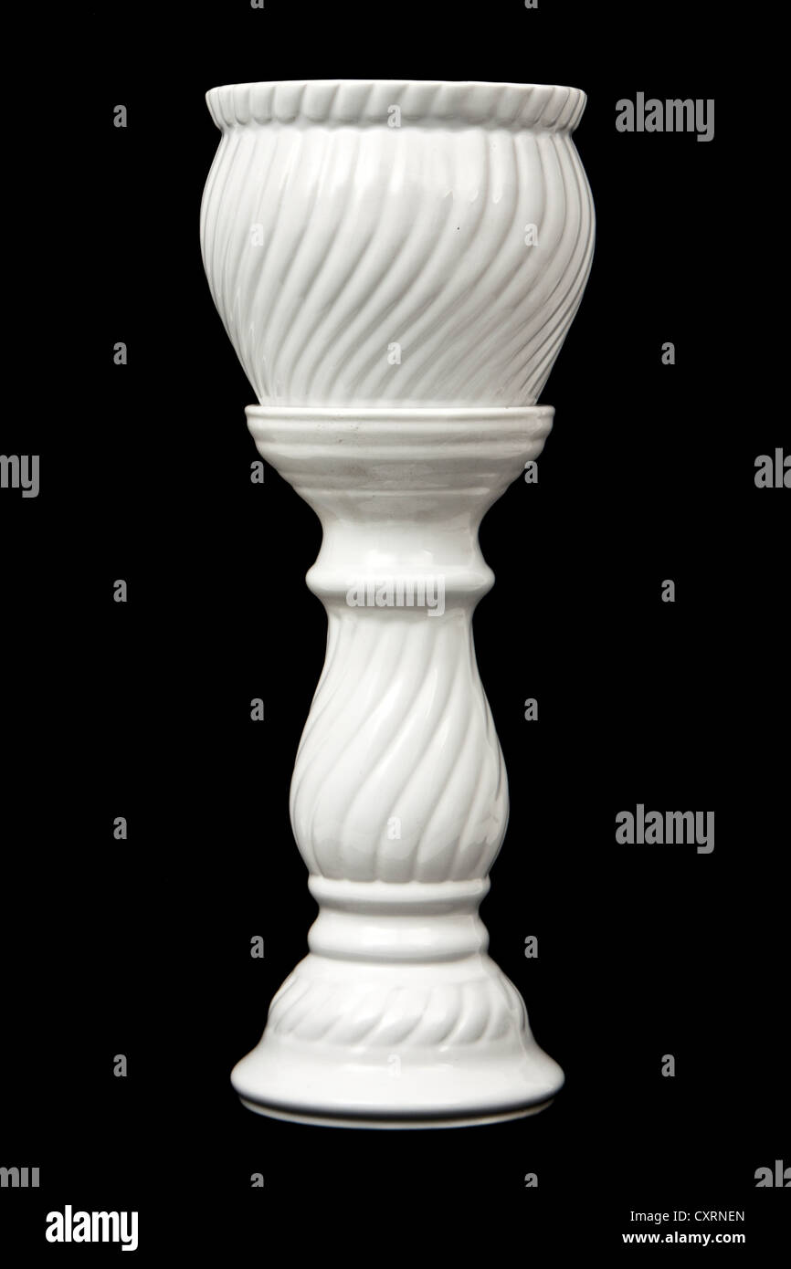 Weiße Keramik Jardiniere und Standfuß Stockfoto