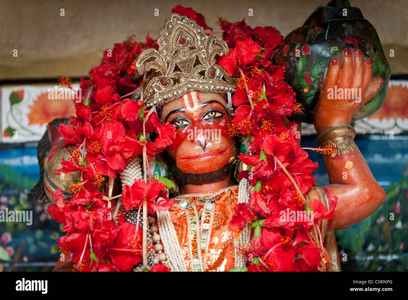Hanuman, hinduistischer Affengott, rote Hibiskusblüten, Calcutta oder Kolkata, Westbengalen, Indien, Indien, Asien Stockfoto