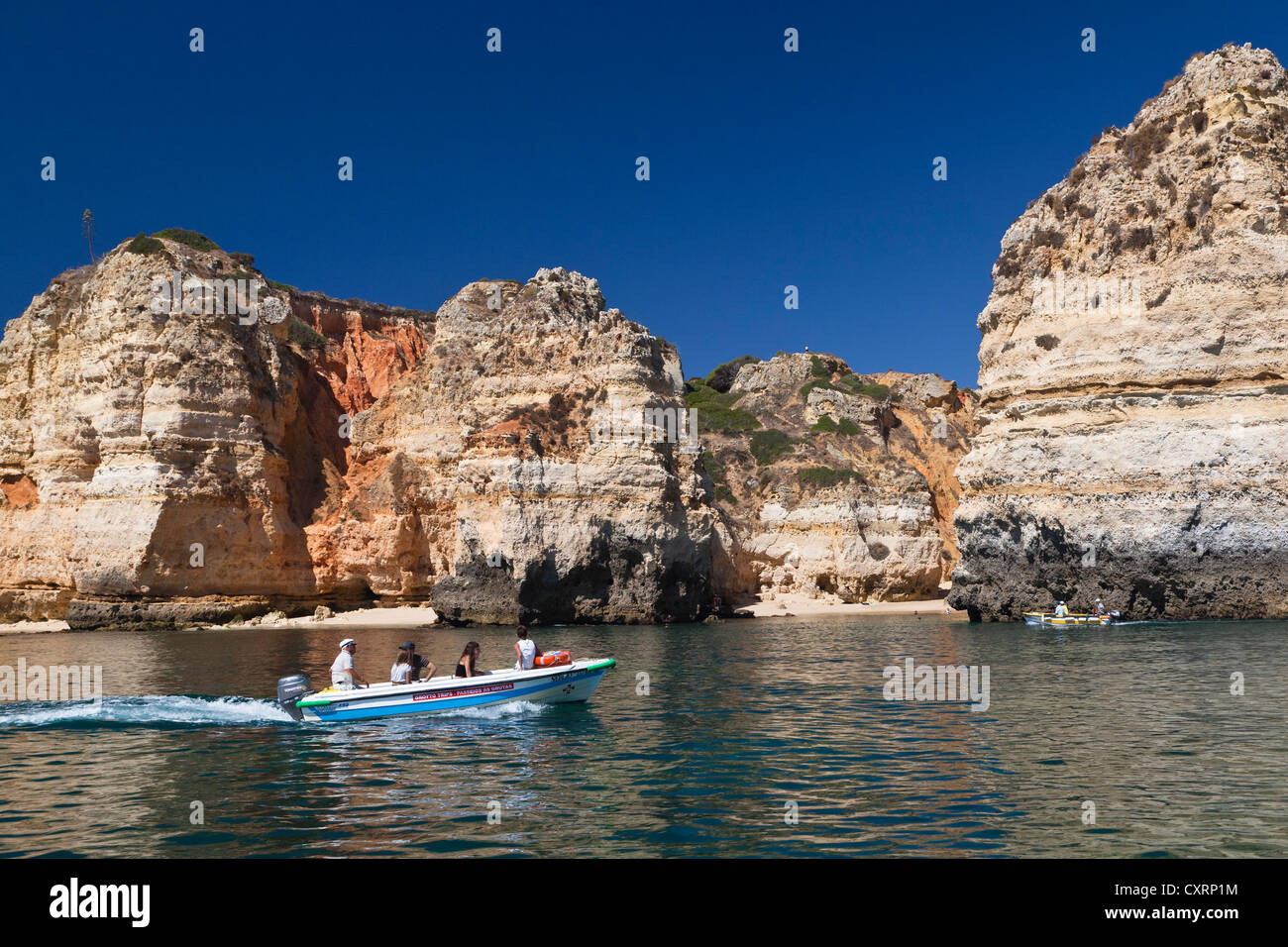 Klippen an der Algarve-Küste, in der Nähe von Lagos, Atlantik-Küste, Portugal, Europa Stockfoto