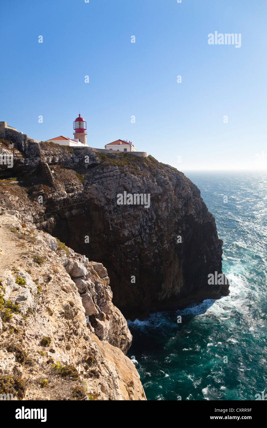 Leuchtturm und Klippen, Cabo de Sao Vicente, Algarve, Portugal, Europa Stockfoto