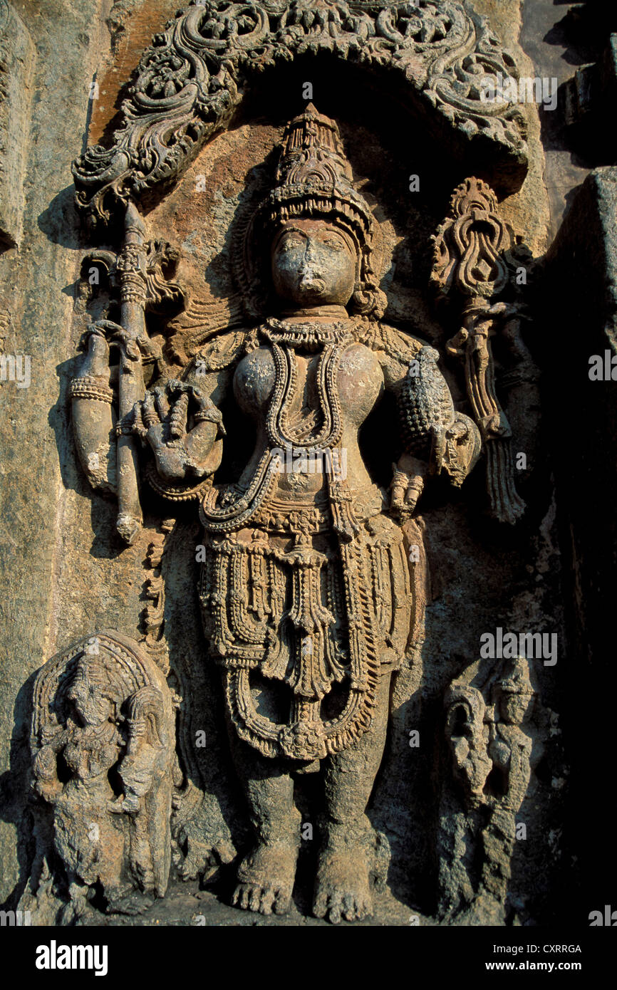 Statue einer Gottheit, Relief an der Außenwand, Chennakesava Bügel, Hoysala Stil, Belur, Karnataka, Südindien, Indien Stockfoto Statue einer Gottheit, Relief an der Außenwand, Chennakesava Bügel, Hoysala Stil, Belur, Karnataka, Südindien, Indien Stockfoto