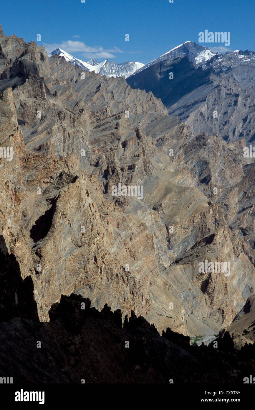Zerklüftete Berglandschaft am Mt Sengge-La oder Sengge-Pass, Zanskar, Ladakh, Jammu und Kaschmir, Nord-Indien, Indien Stockfoto