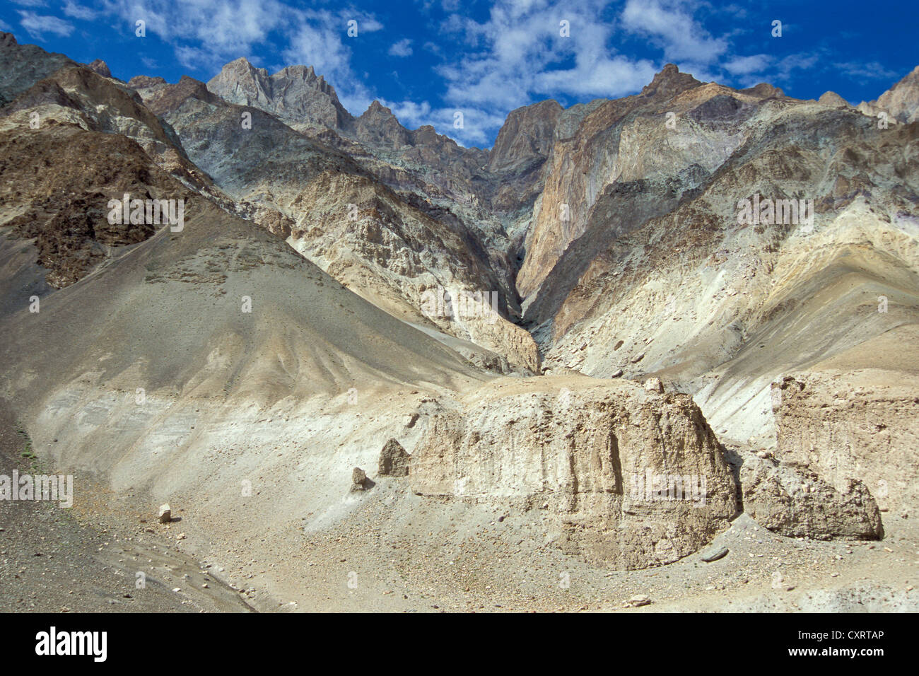 Zerklüftete Berglandschaft in der Nähe von Wanla, Zanskar, Ladakh, Hochwüste, indischen Himalaya, Indien, Nord-Indien, Jammu und Kaschmir Stockfoto