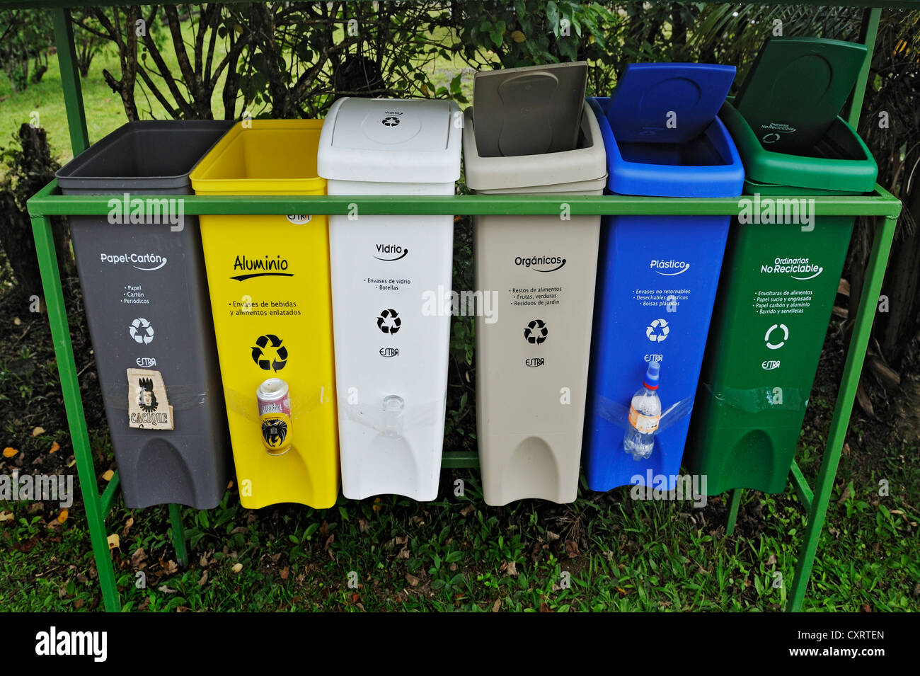 Vorbildliche Mülltrennung, Monteverde, Provinz Alajuela, Costa Rica, Mittelamerika Stockfoto