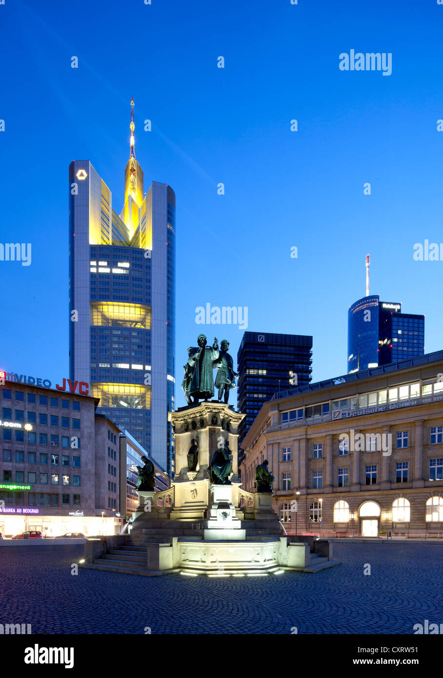 Commerzbank-Tower, Johannes Gutenberg-Denkmal, Goetheplatz-Platz, Frankfurt Am Main, Hessen, Deutschland, Europa, PublicGround Stockfoto