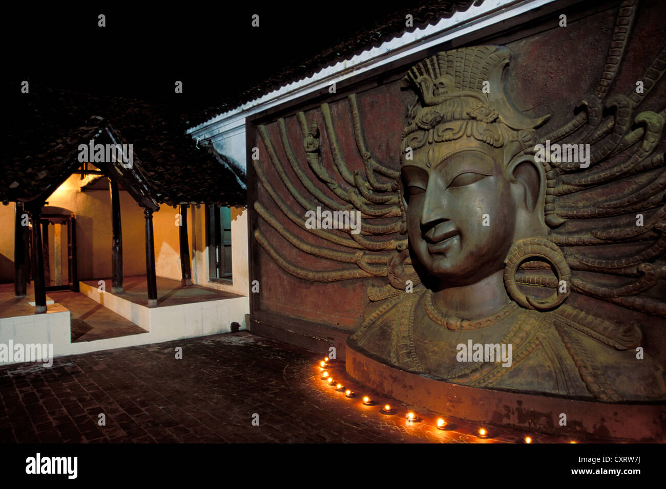 Bild des Gottes Shiva, Öl-Lampen, Swamimalai, Tamil Nadu, Indien, Asien Stockfoto