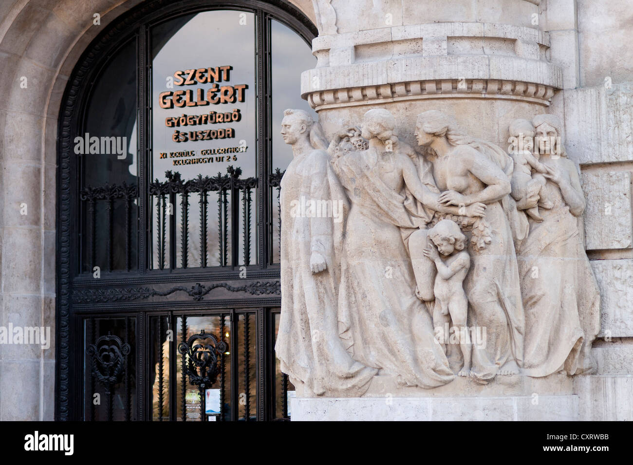 Gruppe von Steinskulpturen, Eintritt in das Gellért-Bad, Secession-Stil, Budapest, Ungarn, Europa Stockfoto
