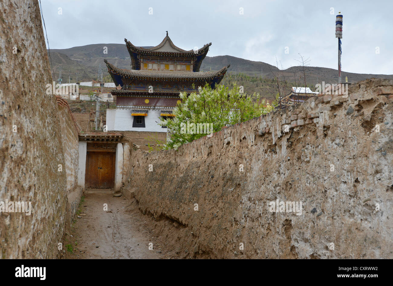 Tibetischer Buddhismus, Kloster Gebäude im traditionellen Stil, Tongren Kloster Repkong, Qinghai, ehemals Amdo, Tibet, China Stockfoto