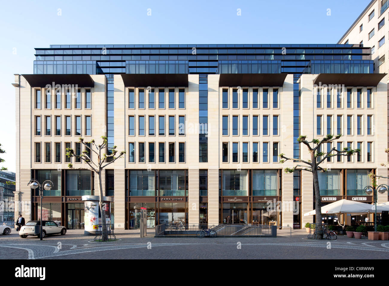 Büro- und Geschäftsgebäude auf quadratischen Rathenauplatz, Frankfurt Am Main, Hessen, Deutschland, Europa, PublicGround Stockfoto