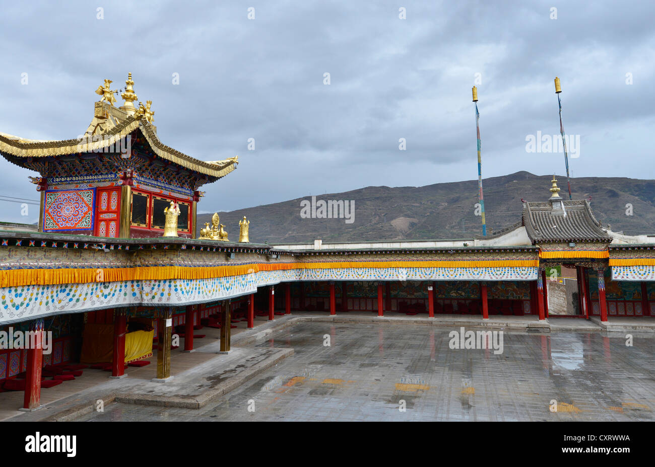 Tibetischer Buddhismus, Kloster Gebäude im traditionellen Stil, Tongren Kloster Repkong, Qinghai, ehemals Amdo, Tibet, China Stockfoto
