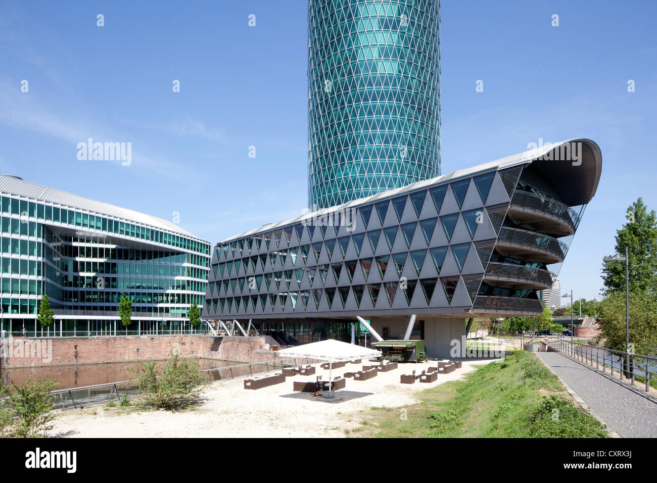 Brueckenhaus Bürogebäude und Westhafen Tower, Westhafen, Frankfurt Am Main, Hessen, Deutschland, Europa, PublicGround Stockfoto