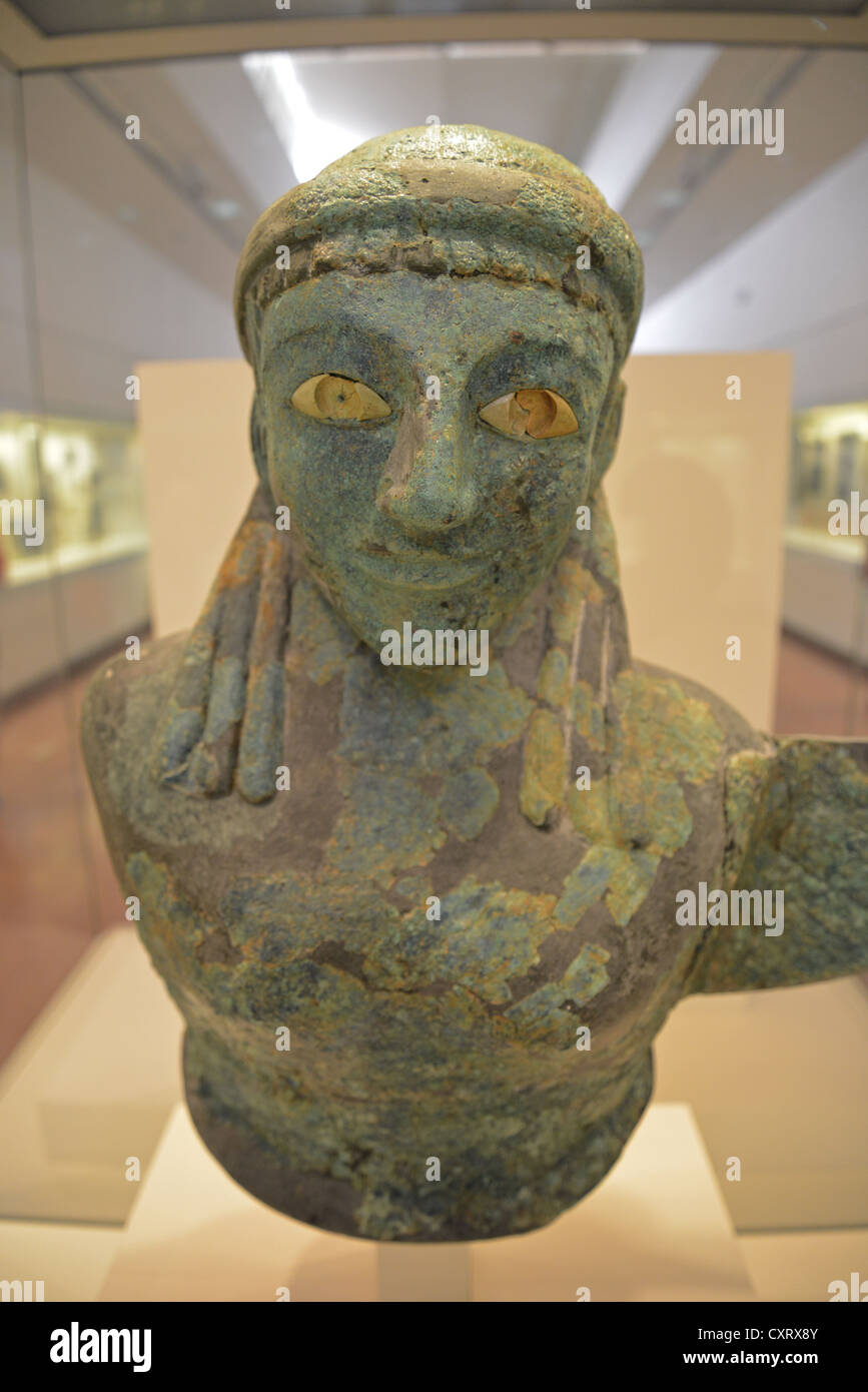 Bronze Frau geflügelte Figur, das archäologische Museum von Olympia, das antike Olympia, Elis, Region West Griechenland, Griechenland Stockfoto