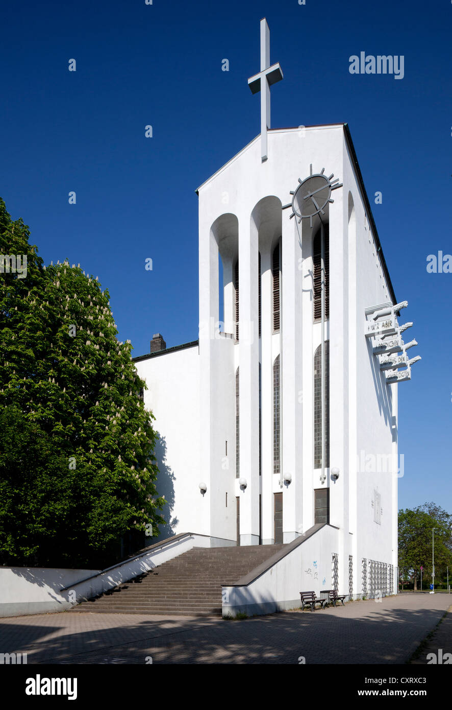 Kreuzkirche, Bornheimer Hang Wohnanlage, neue Sachlichkeit, Frankfurt am Main, Hessen, Deutschland, Europa, PublicGround Stockfoto