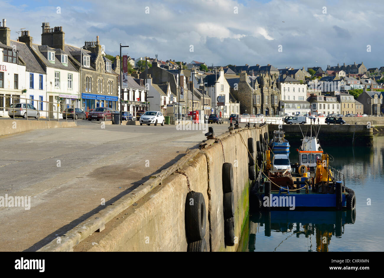 Hafen Sie mit Booten und alten schottischen Häuser, Macduff, Banffshire, Schottland, Vereinigtes Königreich, Europa Stockfoto