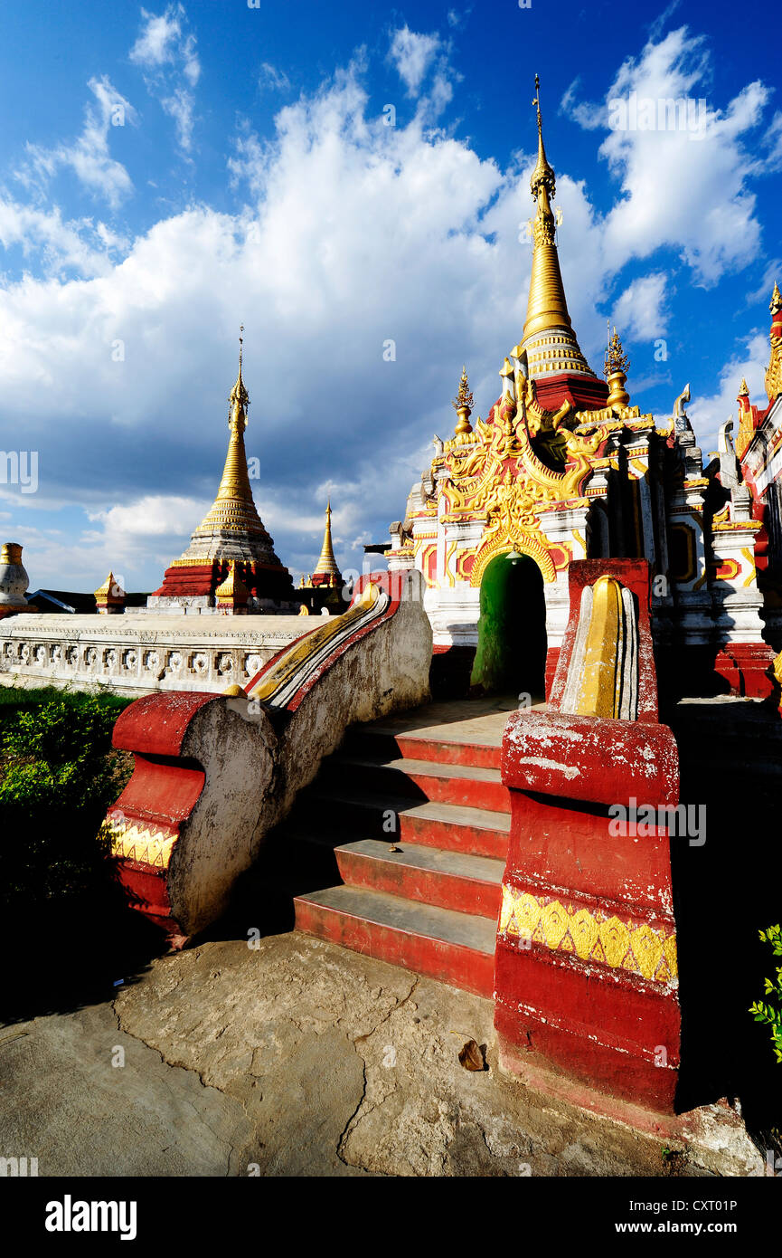 Tempel, Pagoden, Nyaungshwe am Inle See, Birma auch bekannt als Myanmar, Südostasien, Asien Stockfoto