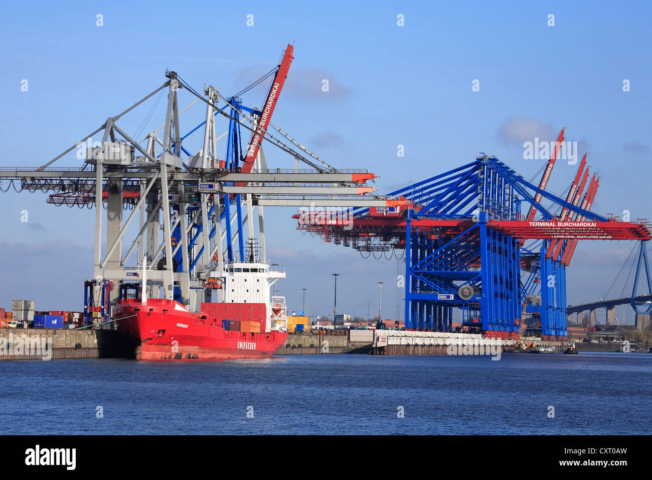 Feederschiff, Burchhardkai Containerterminal, der Hamburger Hafen, Hamburg, Deutschland, Europa Stockfoto