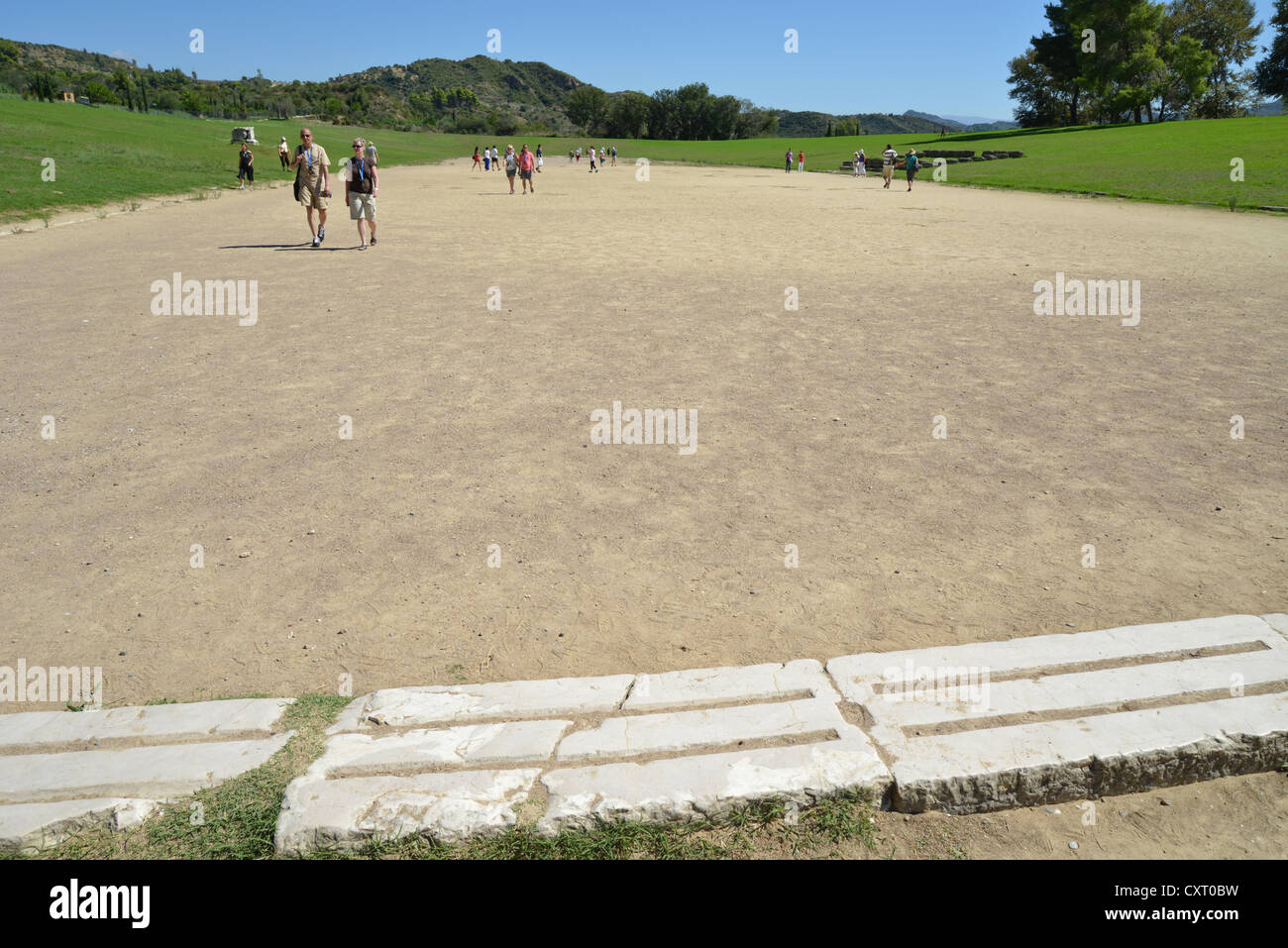Aus Marmor Startlinie in das Stadion, das antike Olympia, Elis, Region West Griechenland, Griechenland Stockfoto