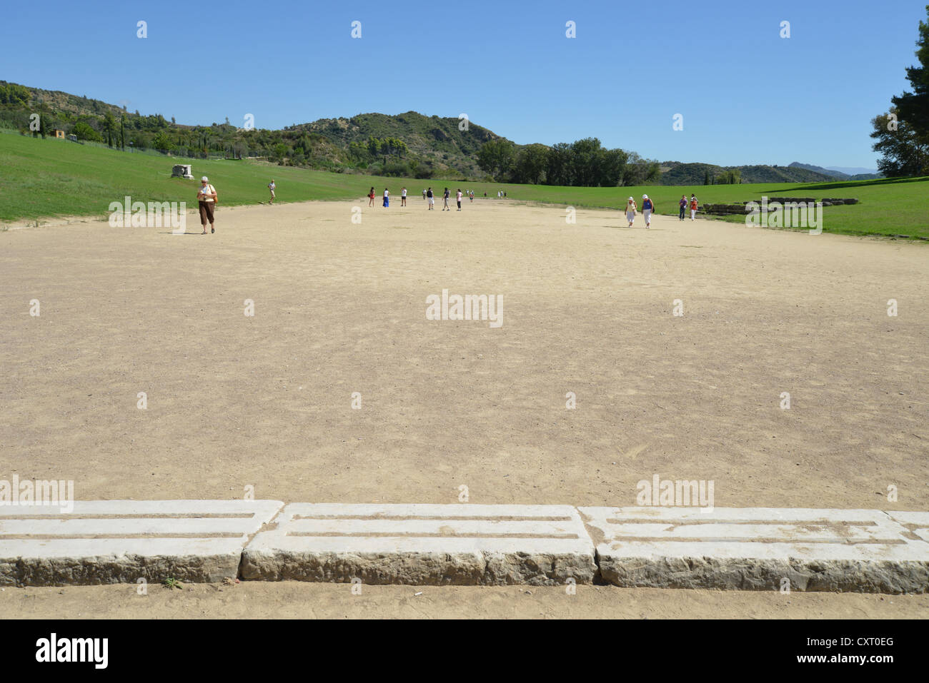 Aus Marmor Startlinie in das Stadion, das antike Olympia, Elis, Region West Griechenland, Griechenland Stockfoto
