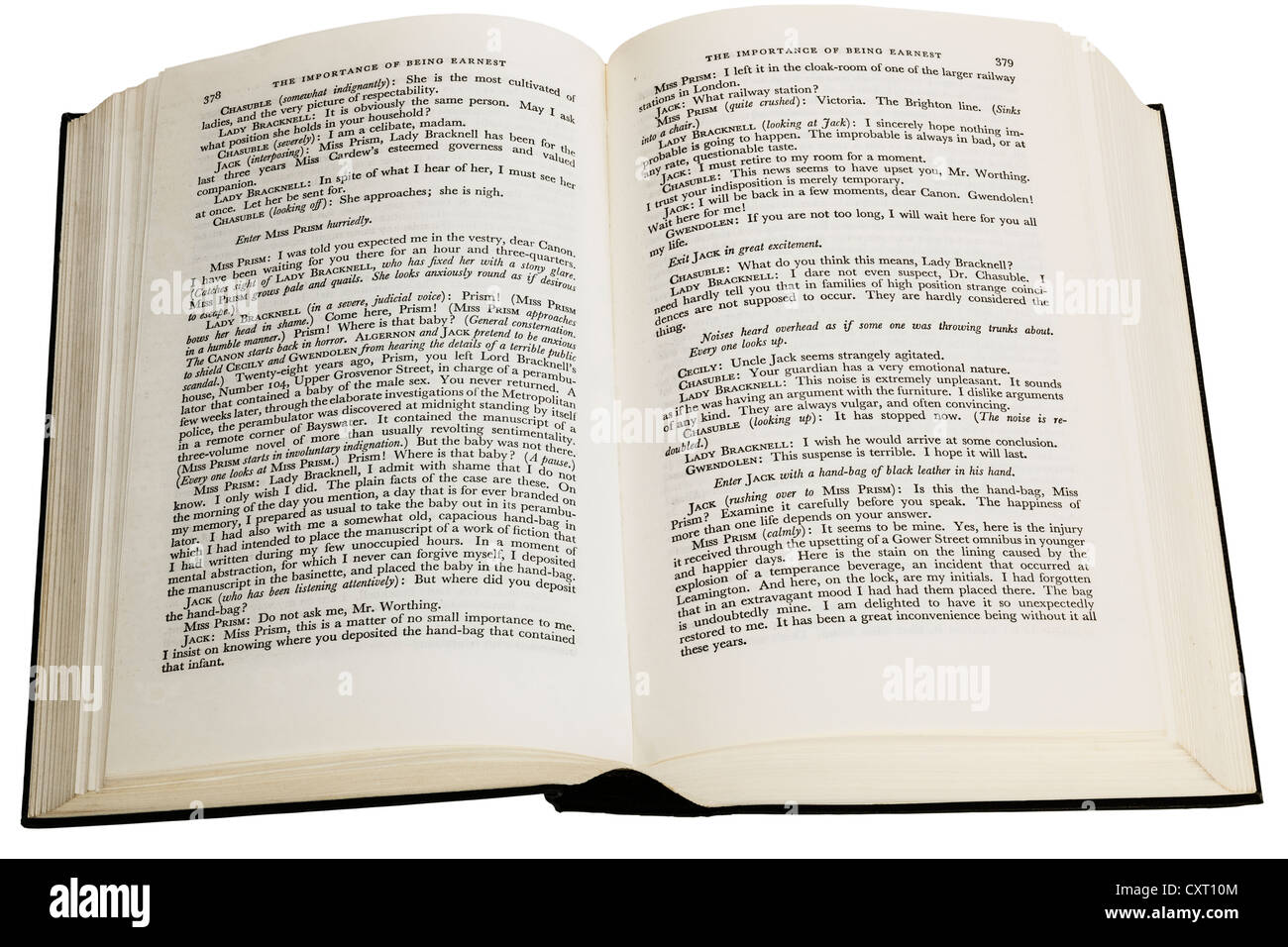 Eine Kopie des Stücks von Oscar Wilde, The Importance of Being Earnest öffnen. Alle Wörter im Fokus. Stockfoto