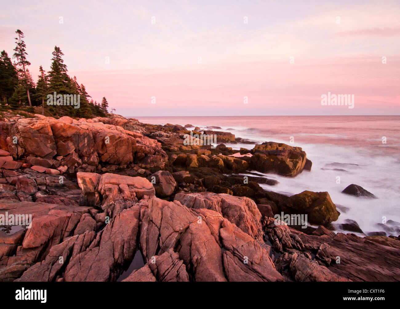 Küsten-Funktionen im Sonnenuntergang Farben gibt es zuhauf im Acadia National park Stockfoto