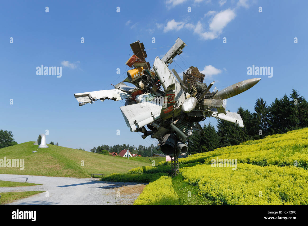 Skulptur "Flugzeugteile und Hügel", 2003, von Nancy Rubins, österreichische Skulpturenpark, Unterpremstaetten in der Nähe von Österreich, Europa Stockfoto