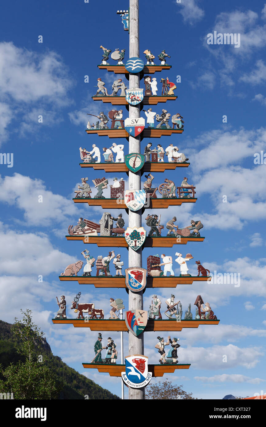 Maibaum in Unterwoessen, Chiemgau Region, Upper Bavaria, Bavaria, Germany, Europe, PublicGround Stockfoto