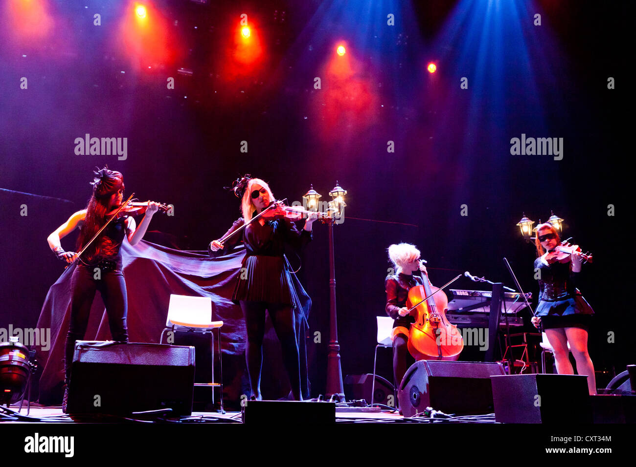 Die deutsche pop, Rock, Klassik und gotischen Streichquartett "Eklipse", die live im Hallenstadion in Zürich, Schweiz Stockfoto