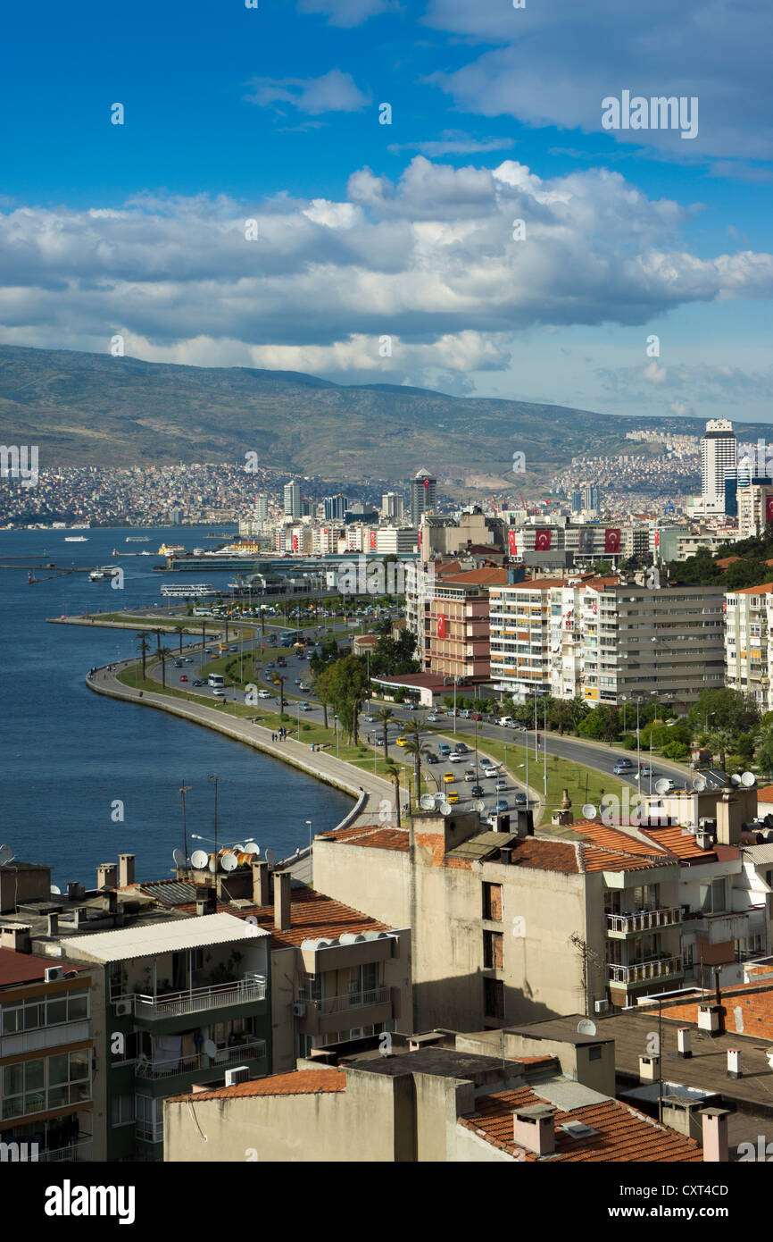 Stadtansicht mit Hafen, Izmir, Türkei, Eurasien Stockfoto