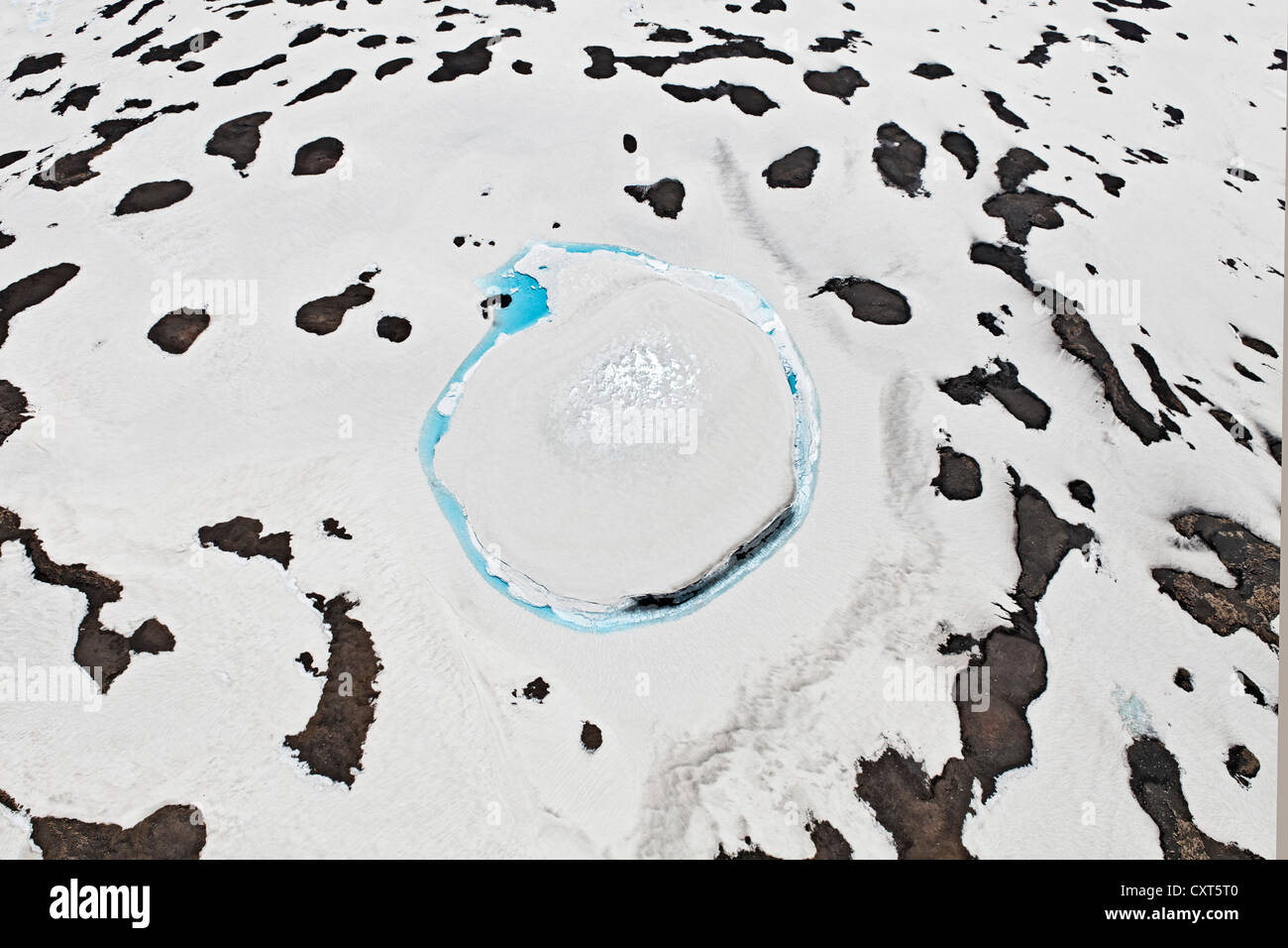 Luftbild, einen Kreis von blauen Schmelzwasser im Eis der Langjoekull Gletscher, Island, Europa Stockfoto