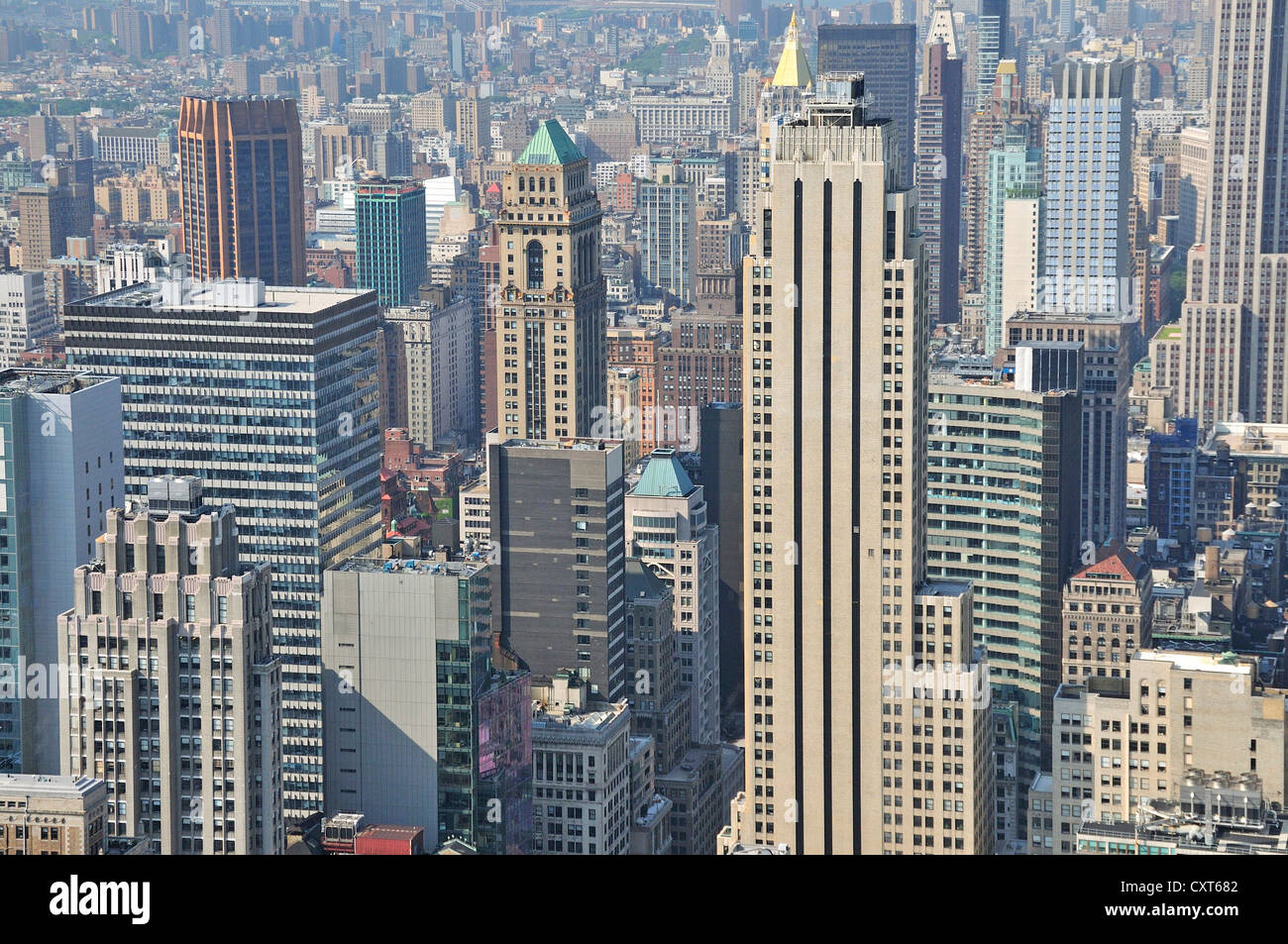 Blick vom "Top of the Rock" Aussichtsplattform des Rockefeller Center in Downtown Manhattan, New York City, USA Stockfoto