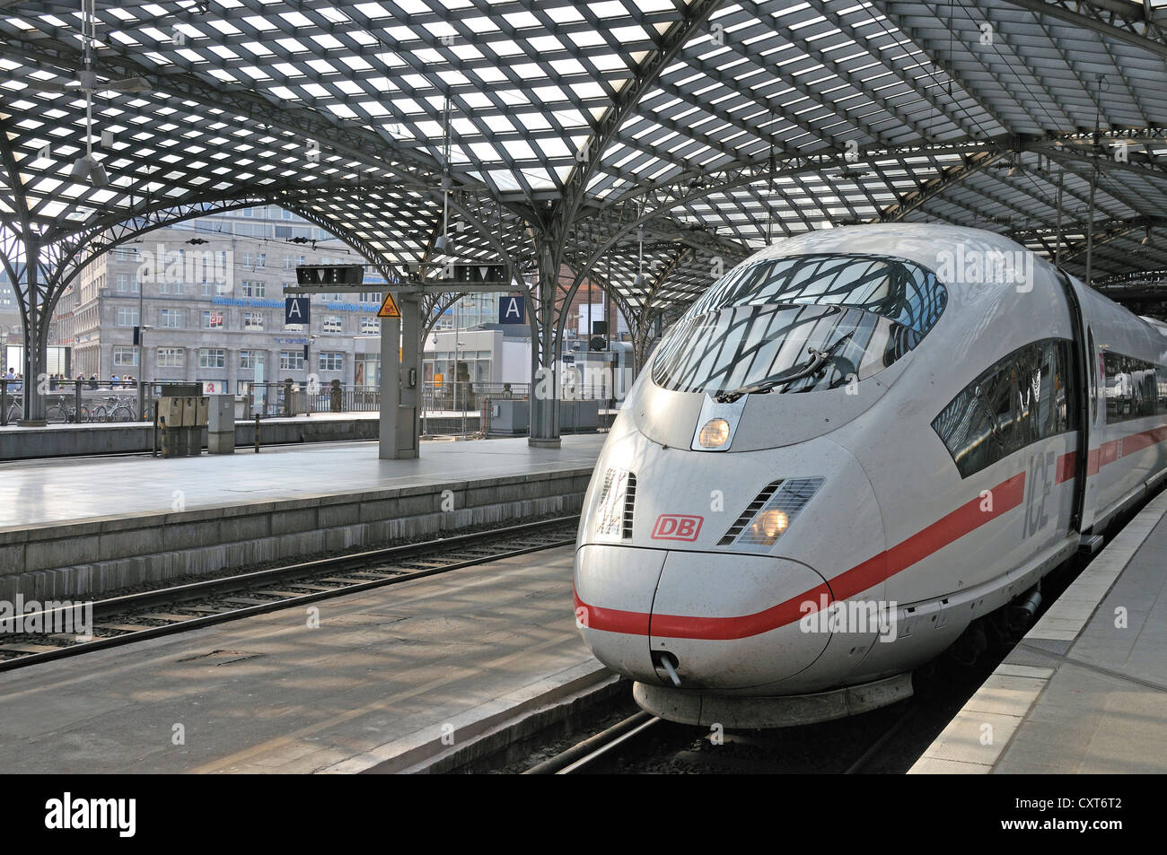 Triebkopf des ICE 3, Kölner Hauptbahnhof, Köln, Nordrhein-Westfalen, Deutschland, Europa Stockfoto