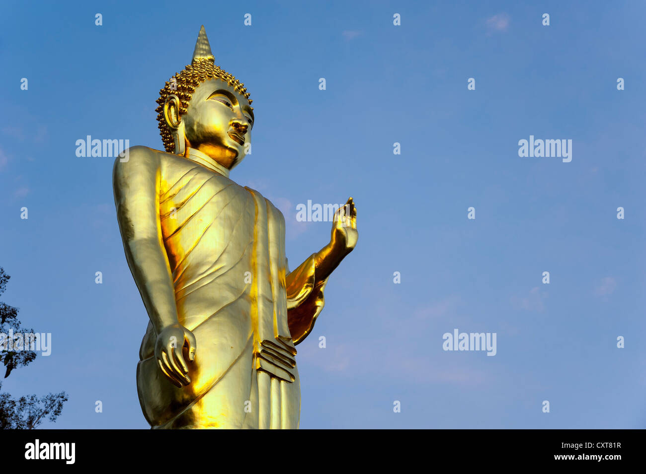 Goldene Buddha-Statue, Wat Phra, dass Khao Noi, Nan, Nord-Thailand, Thailand, Asien Stockfoto