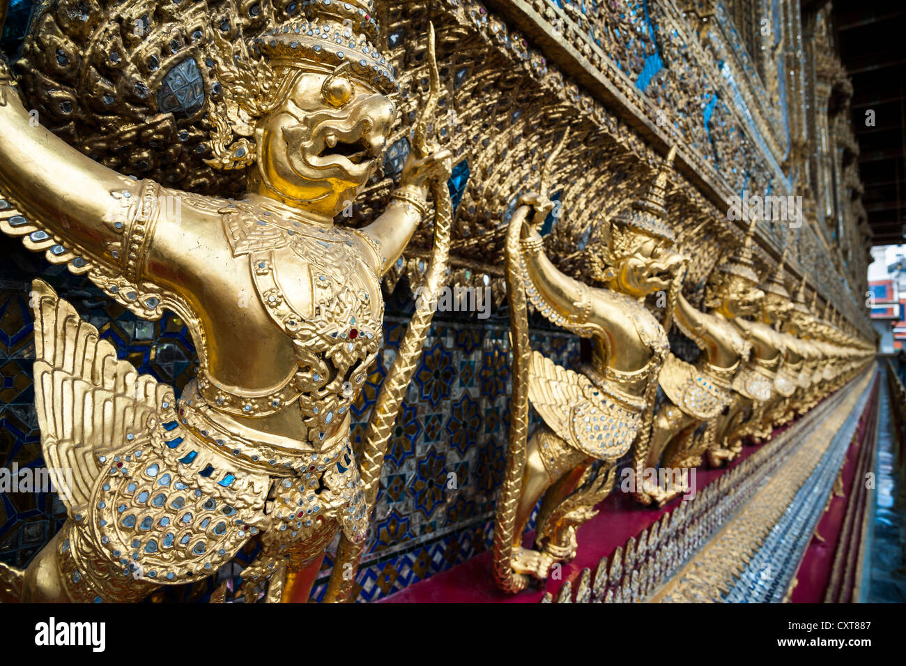 Garuda, vogelähnliche Fabelwesen, Grand Palace und Wat Phra Kaeo oder königlicher Palast, Bangkok, Thailand, Asien Stockfoto