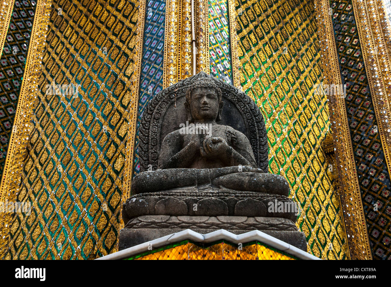 Buddha-Statue, Wat Phra Kaeo oder Tempel des Smaragd-Buddha, Grand Palace oder der königliche Palast, Bangkok, Thailand, Asien Stockfoto