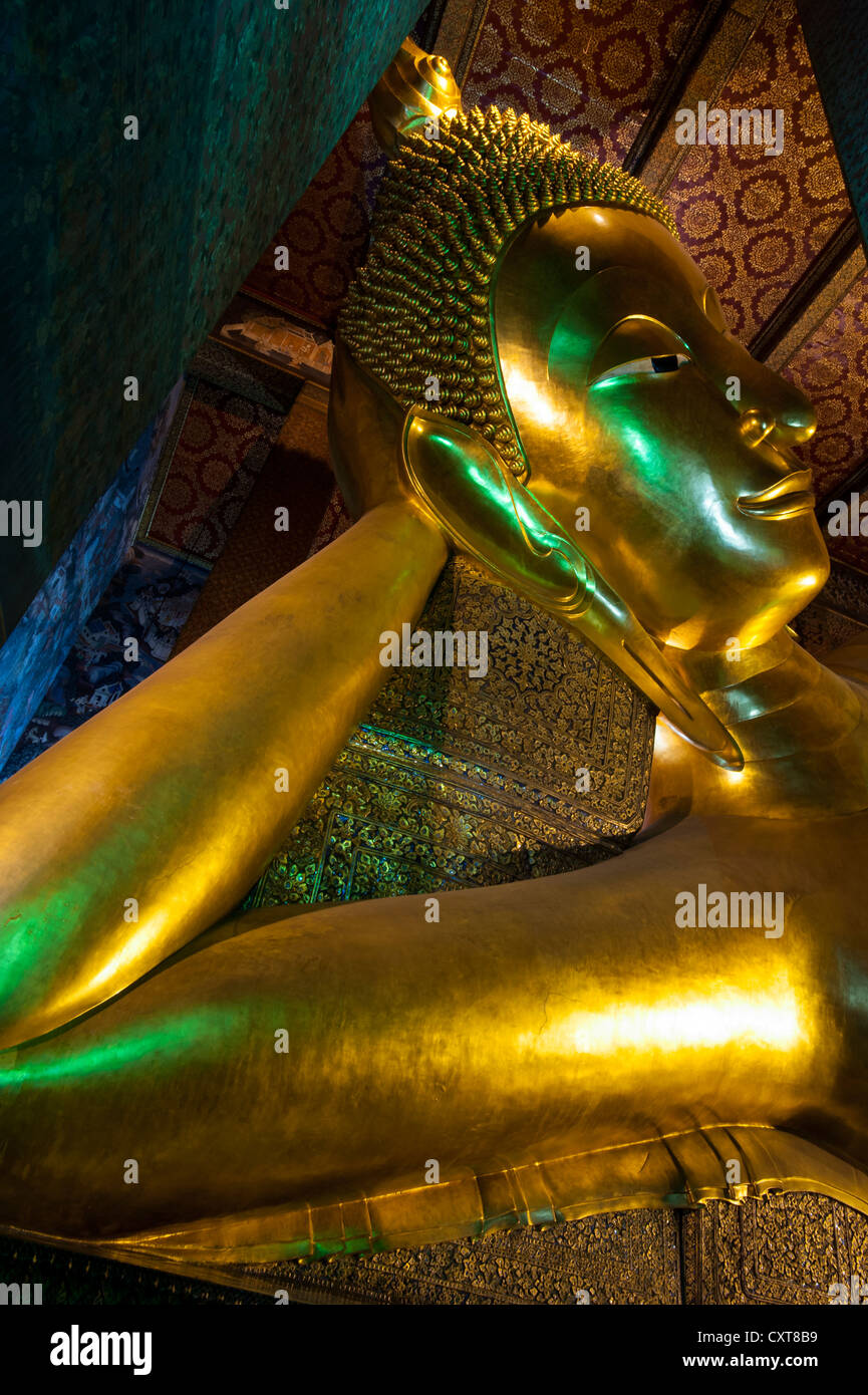 Liegender Buddha-Statue, Kopf, Wat Pho oder Wat Phra Chetuphon, Bangkok, Thailand, Asien Stockfoto