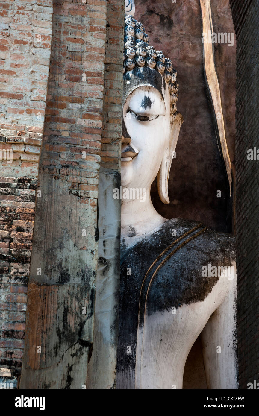 Sitzende Buddha-Statue, Wat Sri Chum Tempel, Sukhothai Historical Park, UNESCO-Weltkulturerbe, Nord-Thailand, Thailand Stockfoto