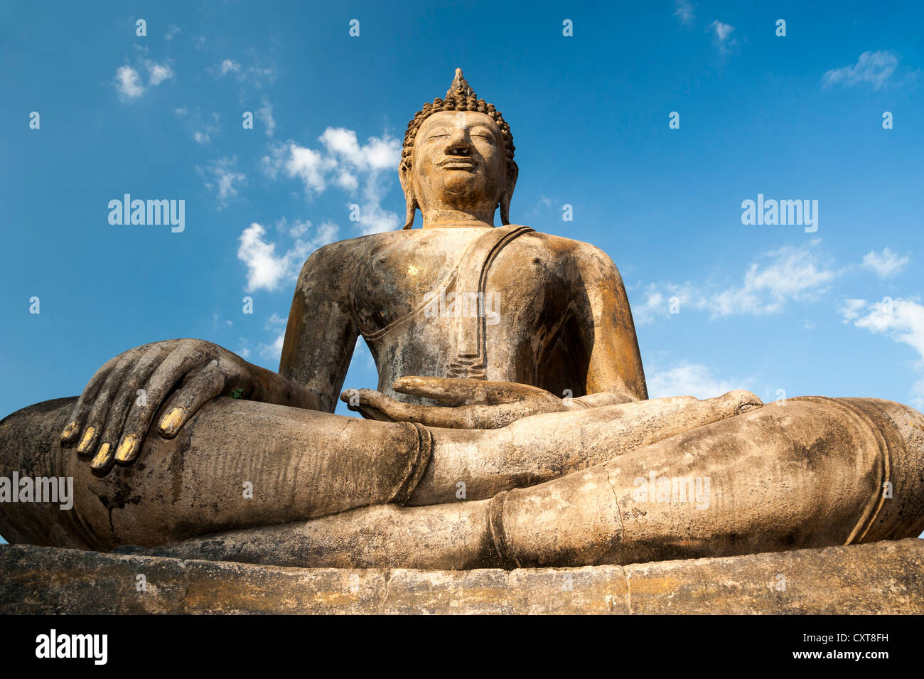 Sitzende Buddha-Statue im Tempel Wat Mahathat, Sukhothai Historical Park, UNESCO-Weltkulturerbe, Nord-Thailand, Thailand Stockfoto