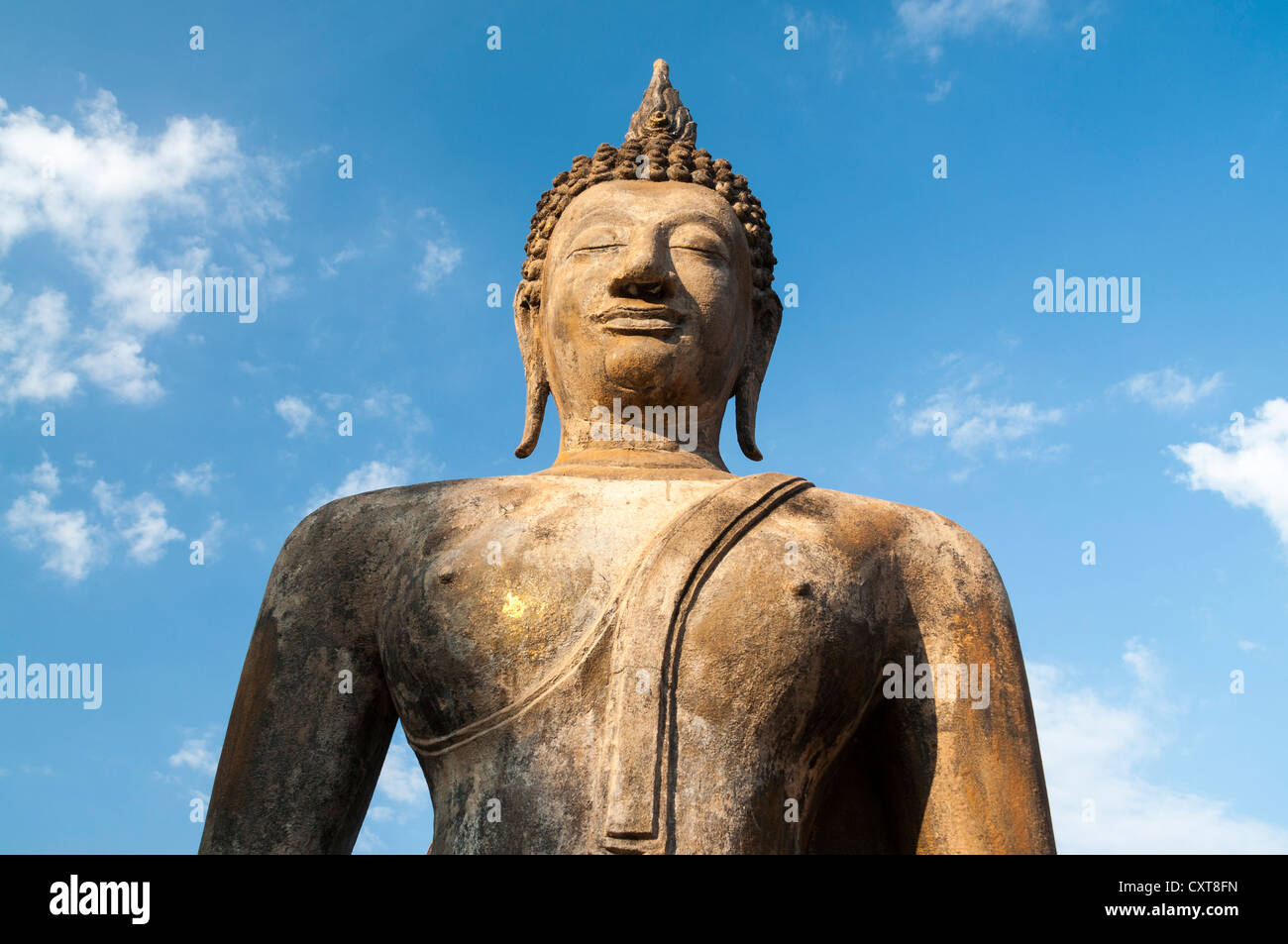 Sitzende Buddha-Statue im Tempel Wat Mahathat, Sukhothai Historical Park, UNESCO-Weltkulturerbe, Nord-Thailand, Thailand Stockfoto
